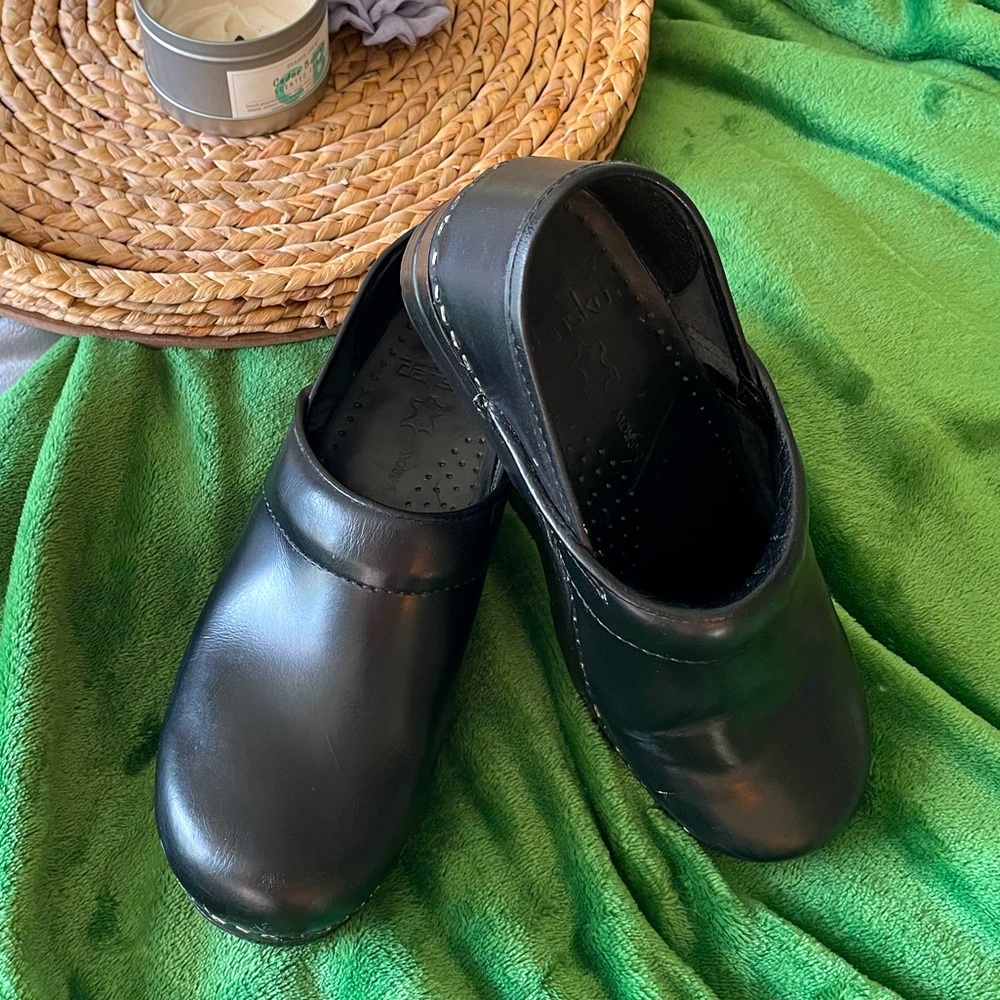 Dansko Black Leather Clogs 37 Narrow